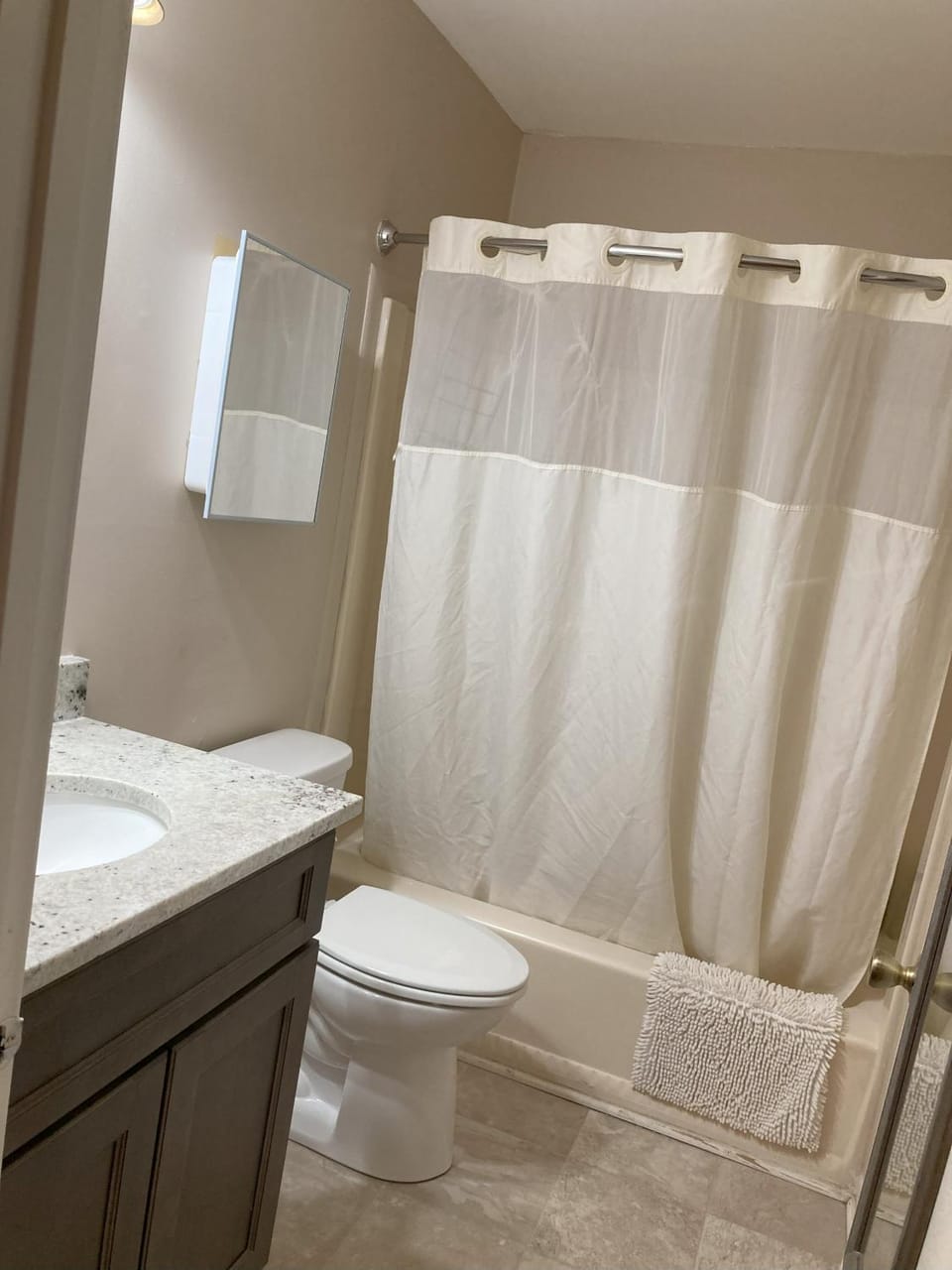 Shower, Toilet, Bathroom, Bath, towels