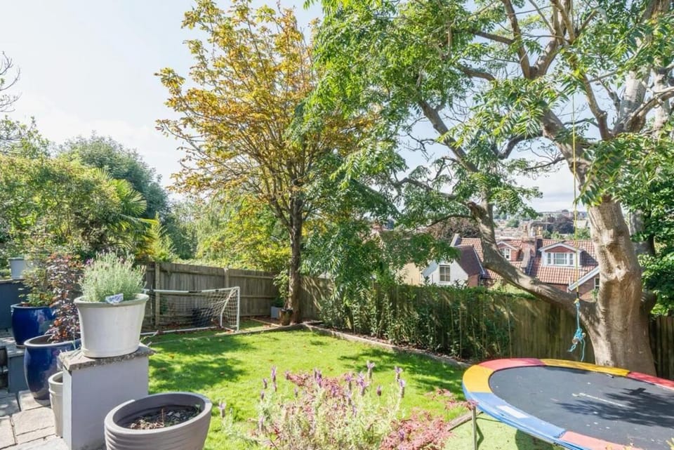 Beautiful Cotham Garden flat 2 bedroom Apartment in Bristol
