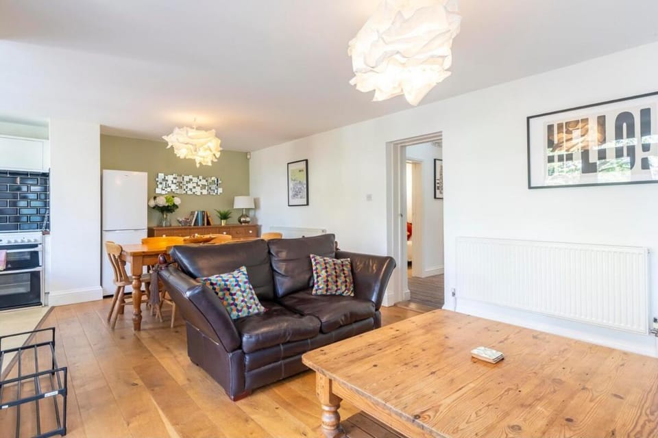 Beautiful Cotham Garden flat 2 bedroom Apartment in Bristol