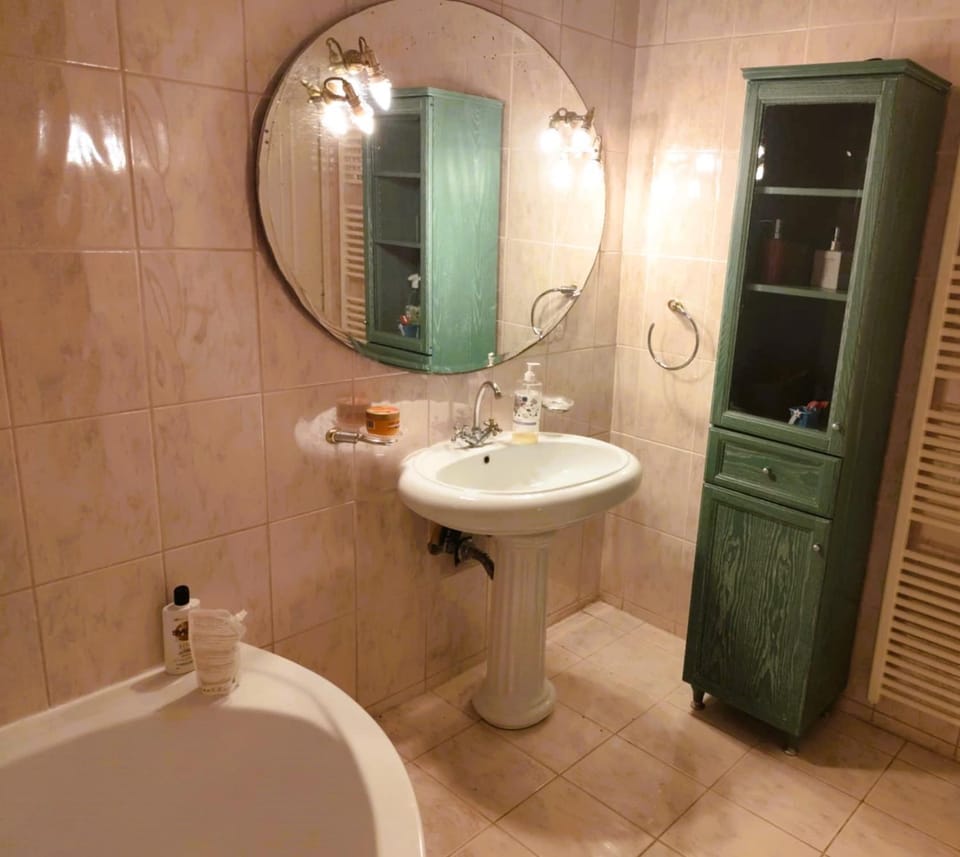 Bathroom, Bath