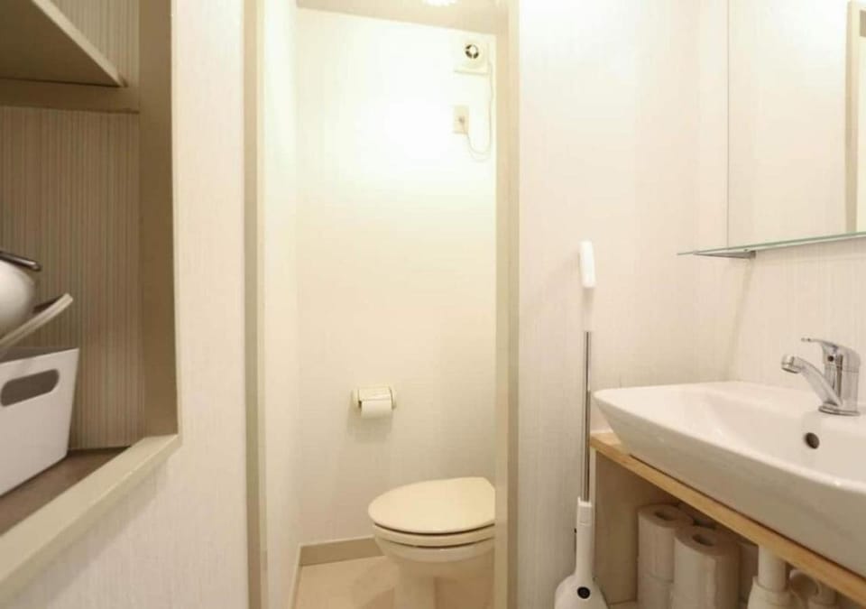 Nambo Shinsaibashi Gaojin 4002 Apartment in Osaka