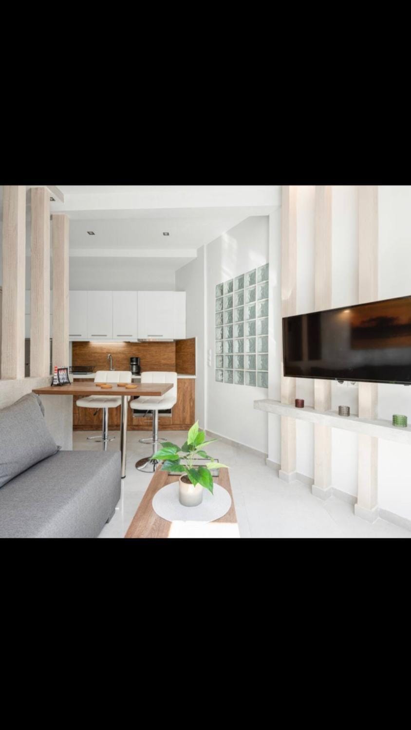 Center at Al Svolou str -50 sqm - 3 p - 2 balconies -2 Tvs - Optical fiber - Washine machine - Fully equipped kitchen - 8th floor Apartment in Thessaloniki