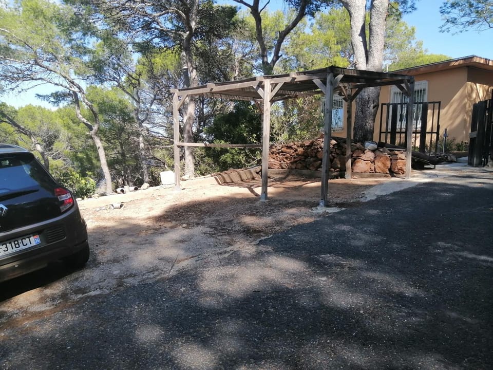 Property building, Day, Natural landscape, Parking