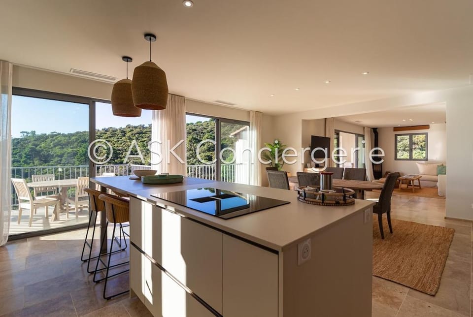 Villa G with sea view, pool Villa in Cavalaire-sur-Mer