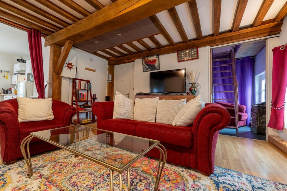 TV and multimedia, Living room, Seating area, Evening entertainment