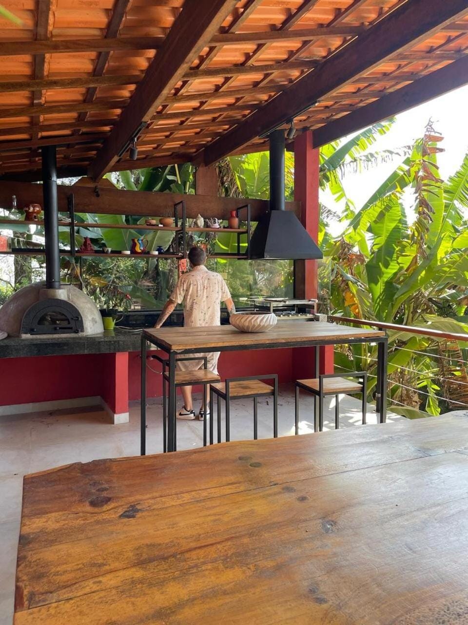 Restaurant/places to eat, People, Banquet/Function facilities, Guests