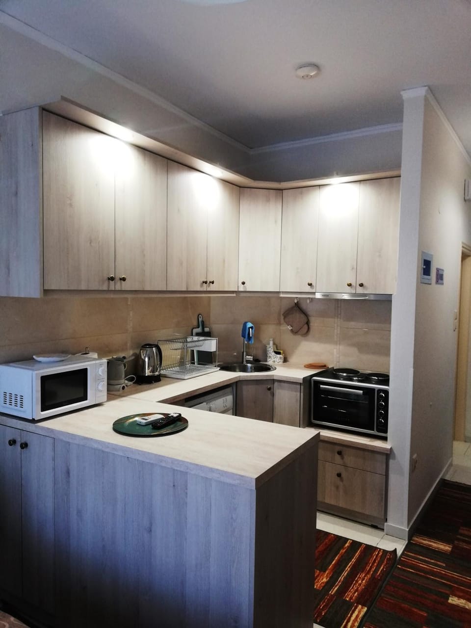 Coffee/tea facilities, Kitchen or kitchenette, microwave, oven, stove, kitchen