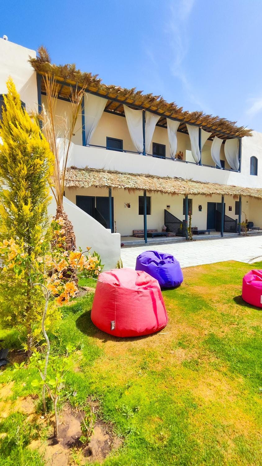 Property building, Day, Garden, Garden view