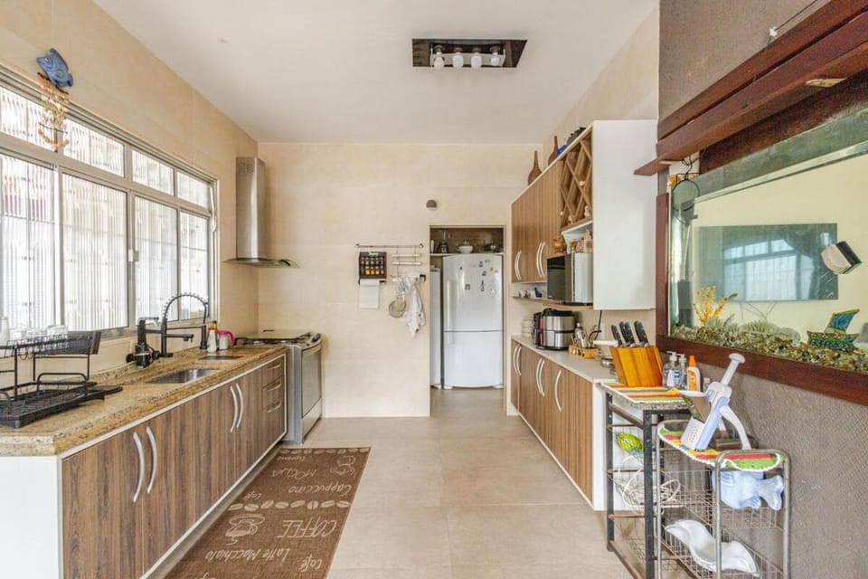 Kitchen or kitchenette, oven, pet friendly, stove