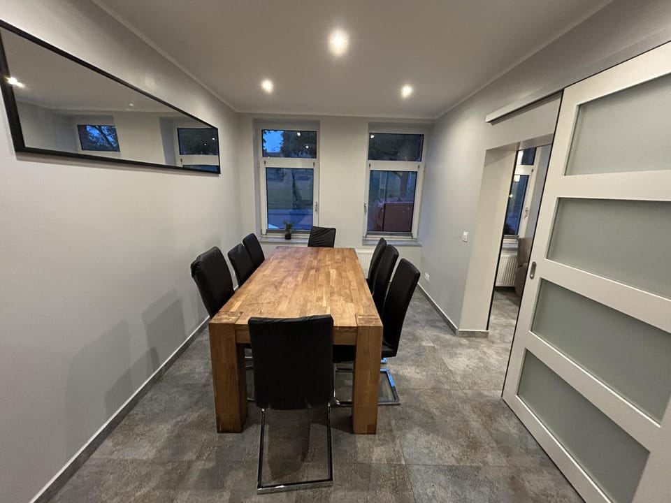 Seating area, Dining area