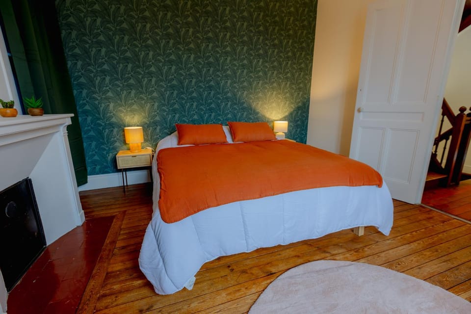 Bed, Photo of the whole room, Bedroom