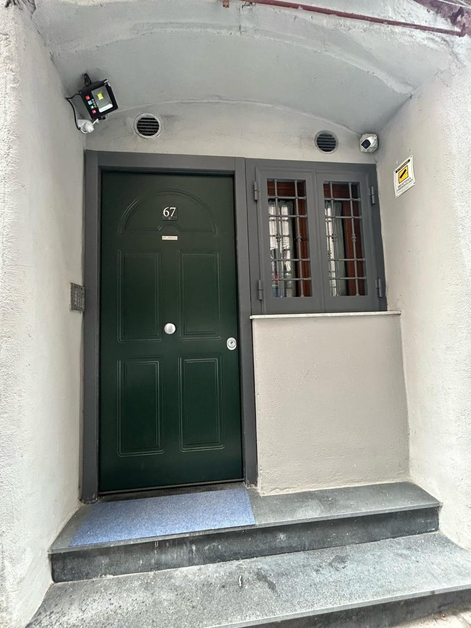 Facade/entrance