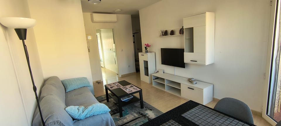 TV and multimedia, Living room, Seating area, air conditioner