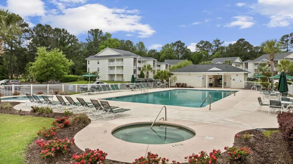 Property building, Patio, Spring, Day, Natural landscape, Garden, Garden view, Pool view, Swimming pool, sunbed