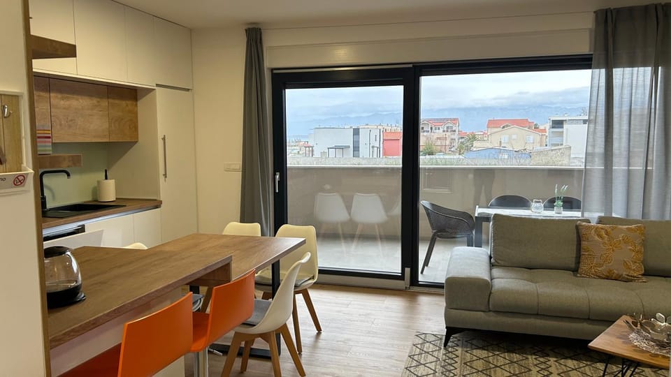 Kitchen or kitchenette, Seating area, Dining area, Mountain view