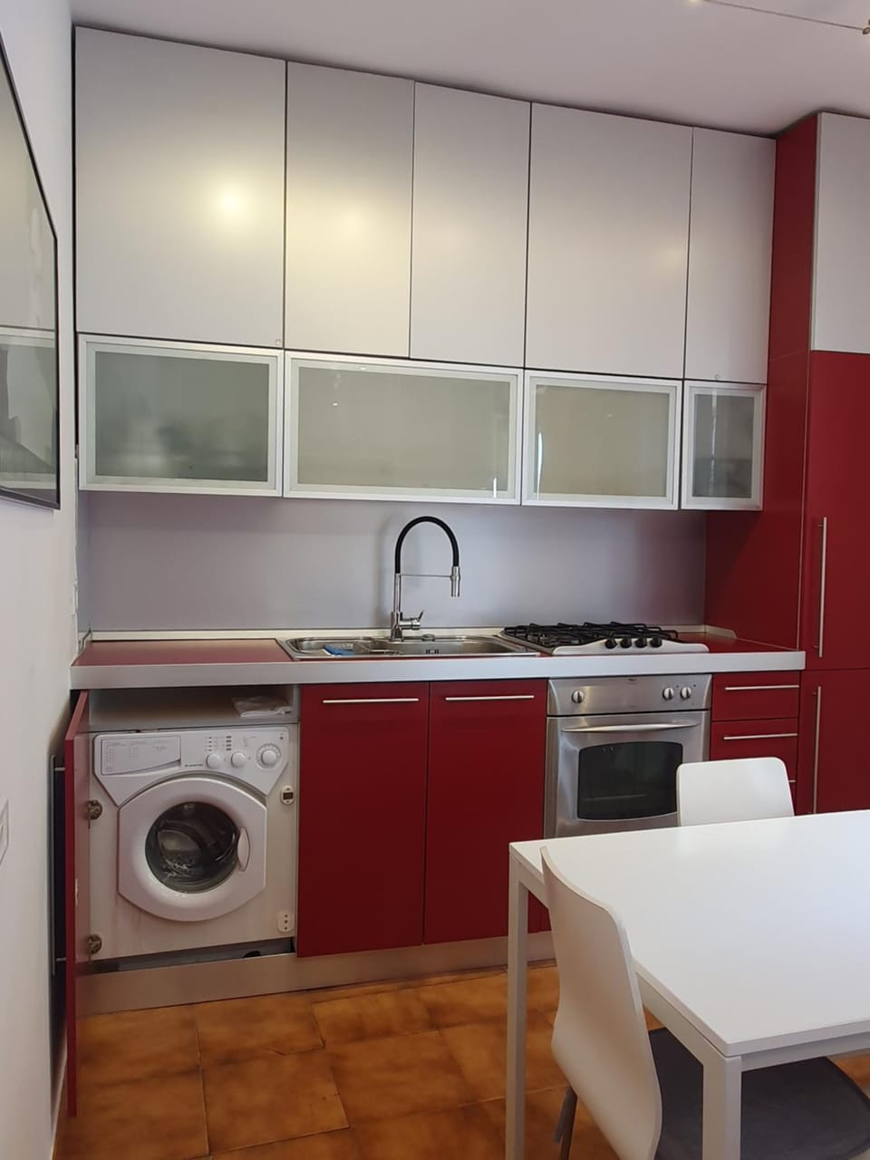Kitchen or kitchenette, stove, washing machine