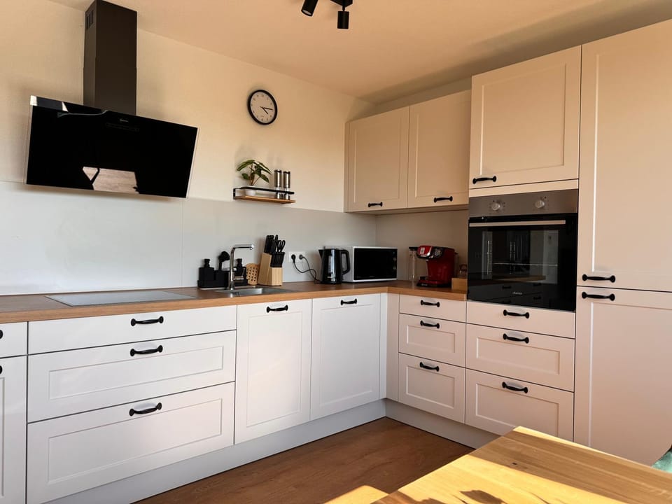 Kitchen or kitchenette, kitchen