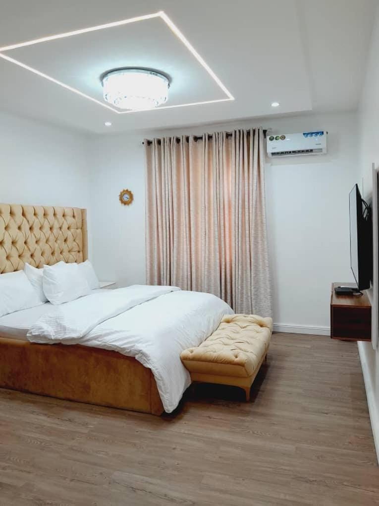 Bed, Photo of the whole room, Bedroom, air conditioner