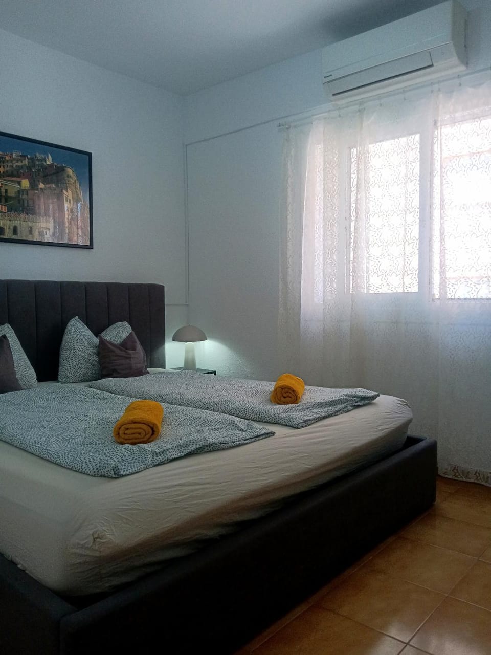 Bed, Bedroom, towels