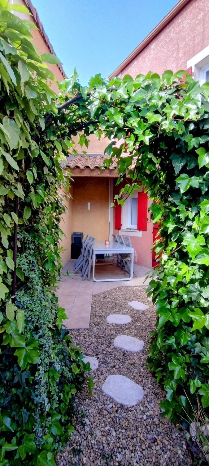 Patio, Garden, Dining area