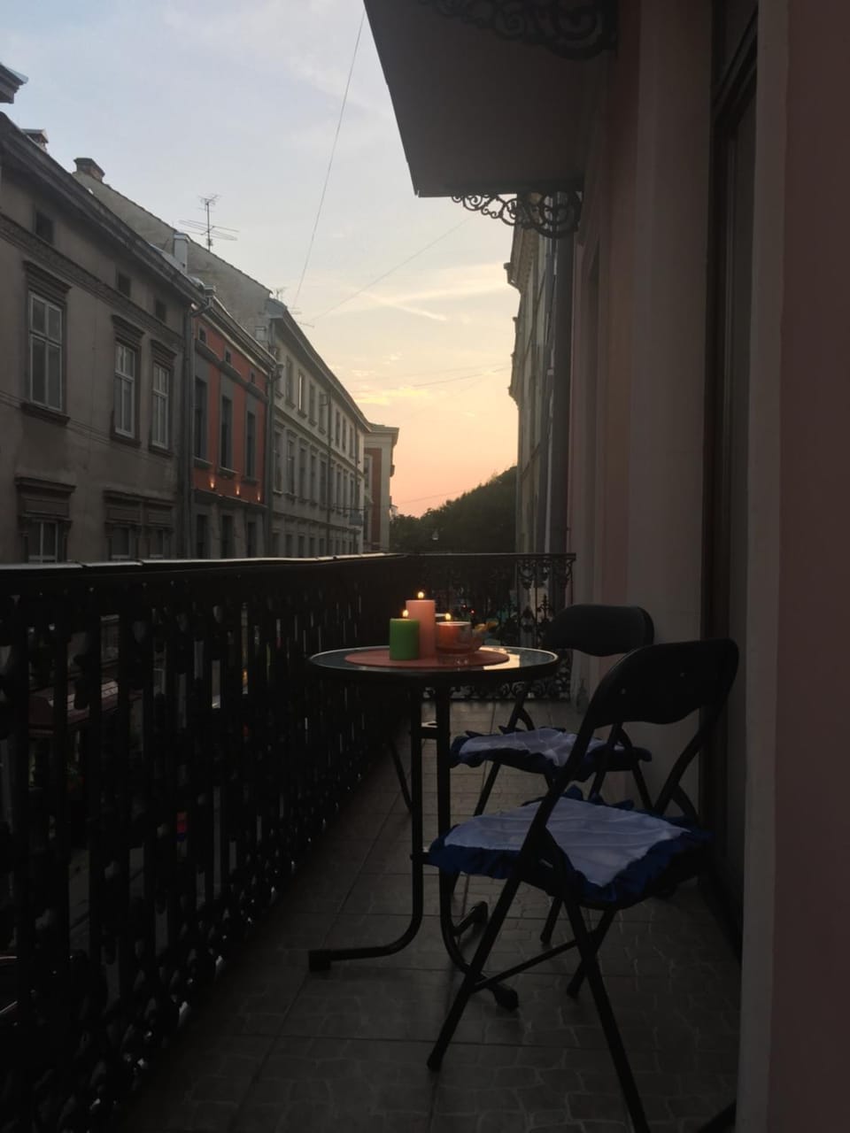 Balcony/Terrace, Street view
