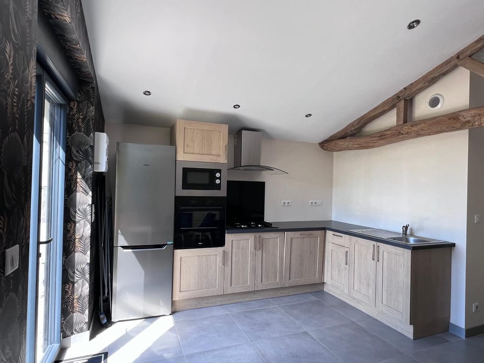 Kitchen or kitchenette, dishwasher, oven, stove