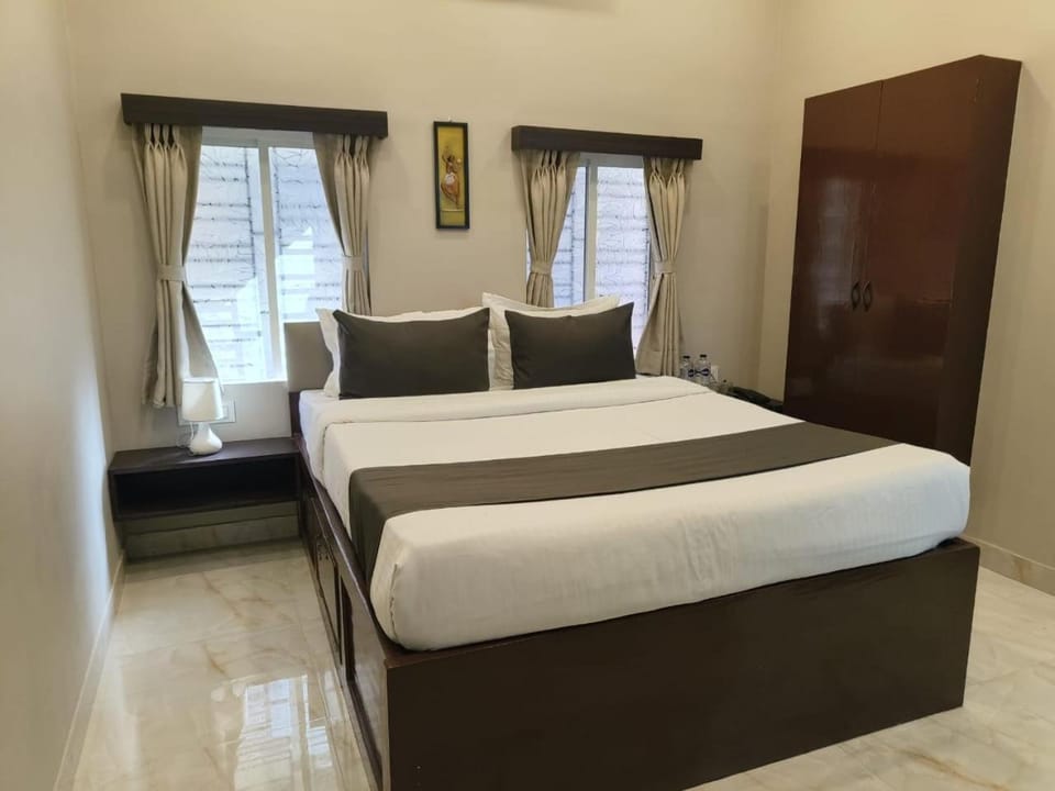 Bed, Photo of the whole room, wardrobe