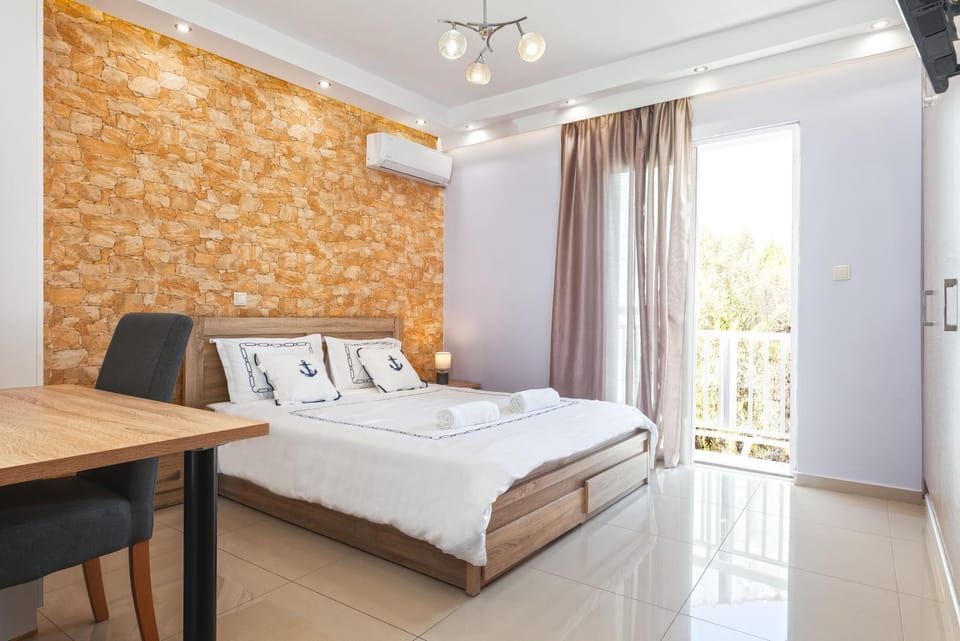 Bed, Photo of the whole room, Bedroom, towels, air conditioner