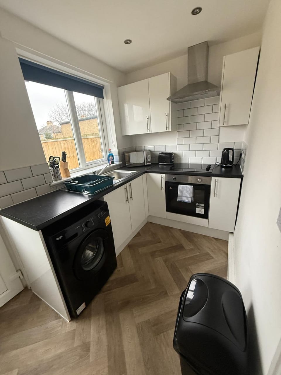 Kitchen or kitchenette, oven, stove, toaster, washing machine