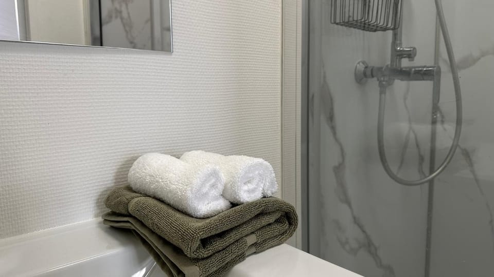 Bathroom, towels