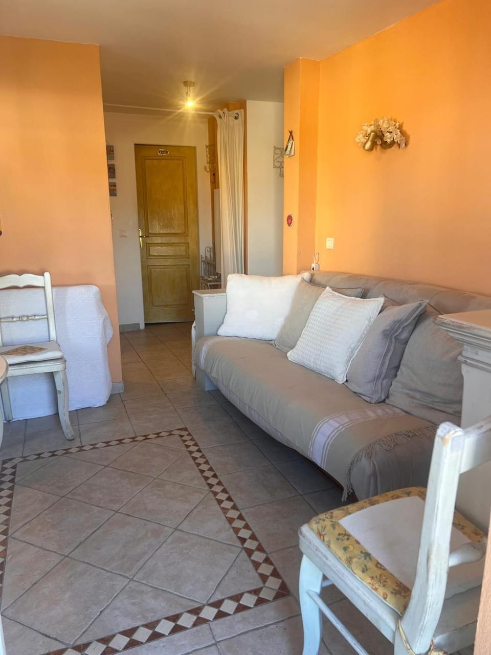 Appartement provençal cœur du village Apartment in Mandelieu-La Napoule