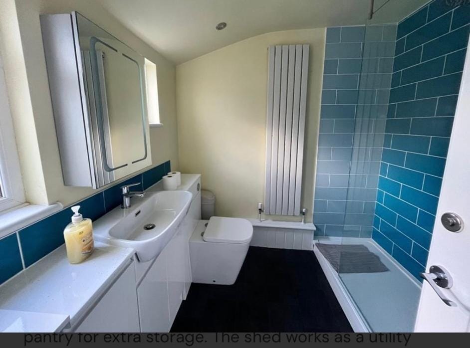 Shower, Toilet, Bathroom