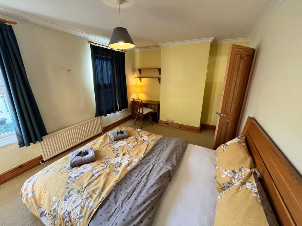 Bed, Photo of the whole room, Bedroom, towels, wardrobe