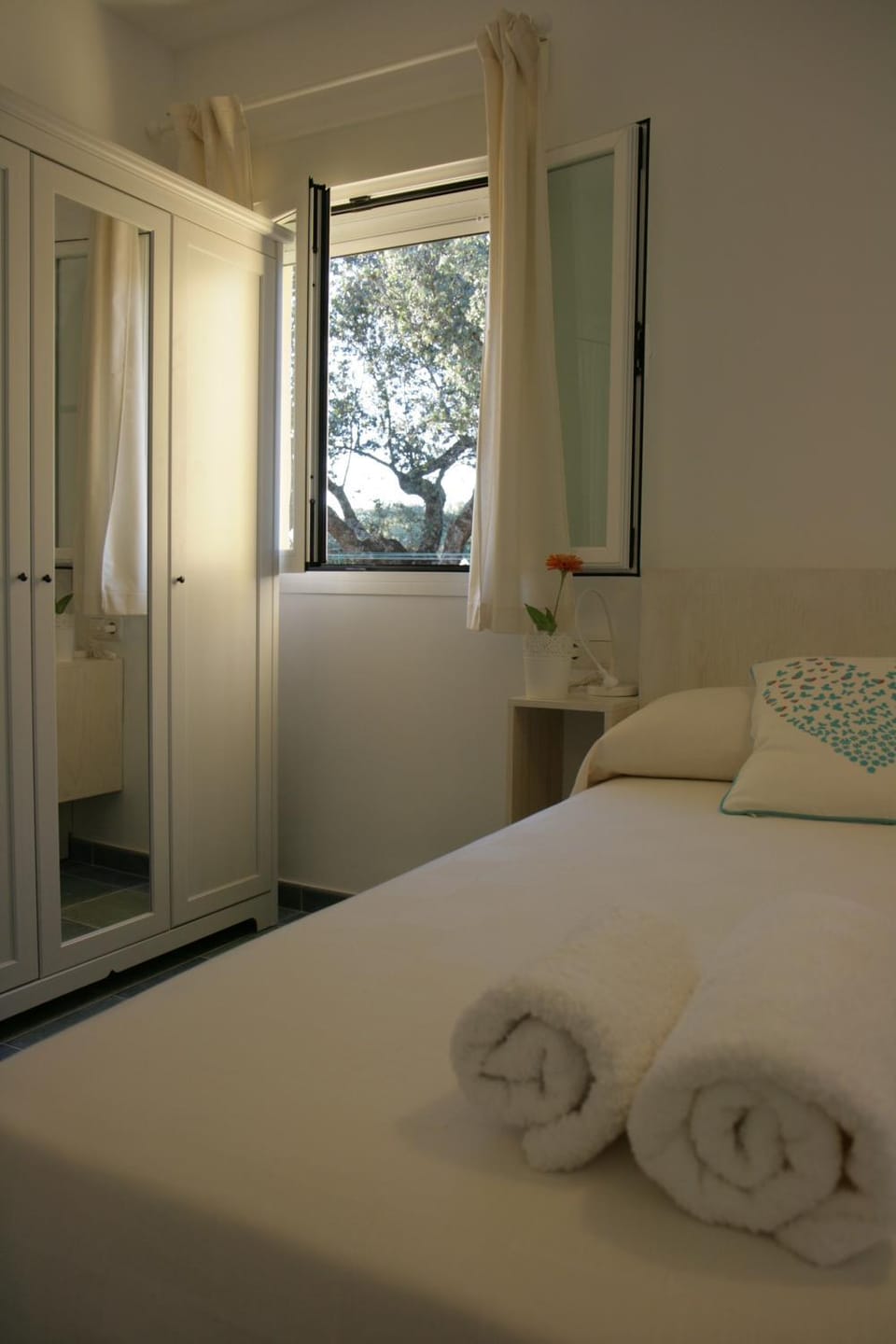 Bed, Bedroom, towels, wardrobe