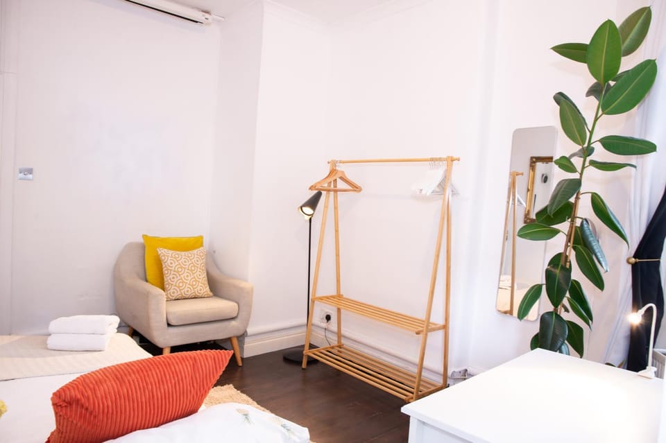 Gorgeous room steps from Tower Bridge Vacation rental in London Borough of Southwark
