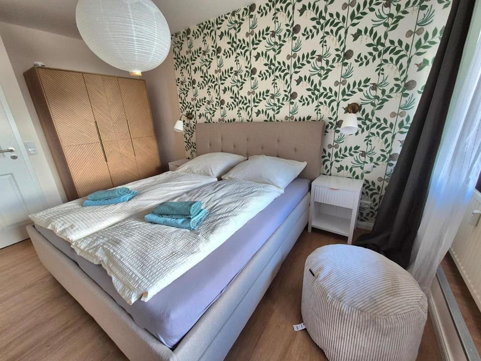 Bed, Bedroom, wardrobe