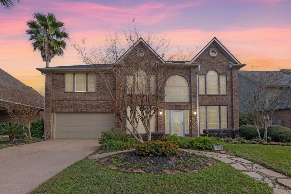 Gorgeous 6BR 3 5 Bth Home with Pool and Game Room House in La Porte
