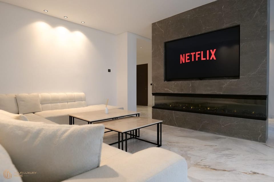 Communal lounge/ TV room, TV and multimedia, Living room, Seating area