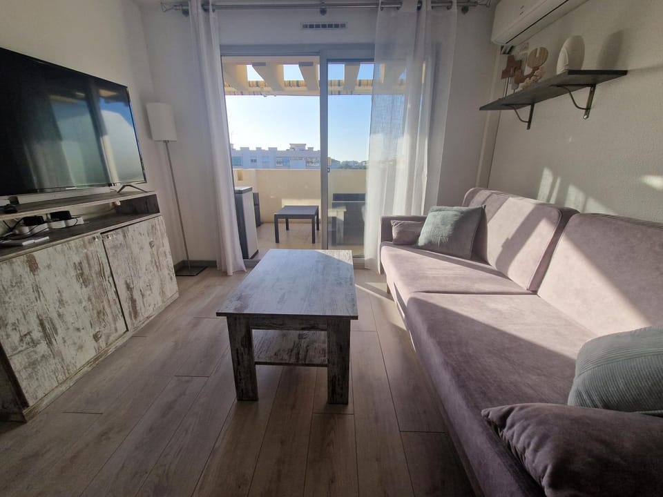 Cozy 1 Br with a seaview, AC, Pool and Parking Apartment in Antibes