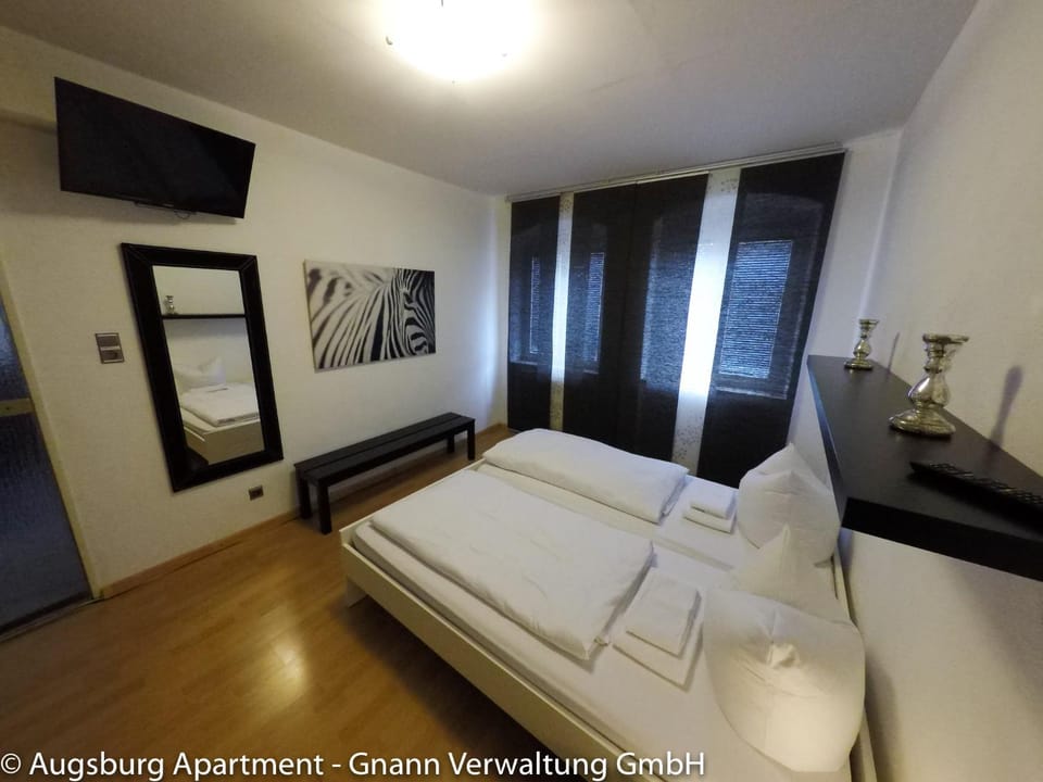 Bed, Photo of the whole room, Decorative detail, Bedroom