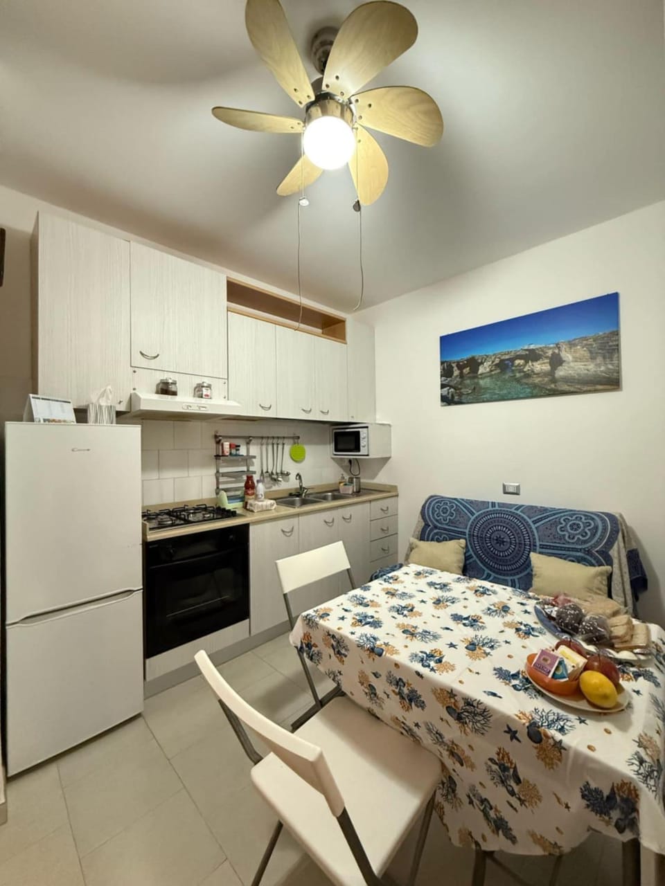 Kitchen or kitchenette, Seating area