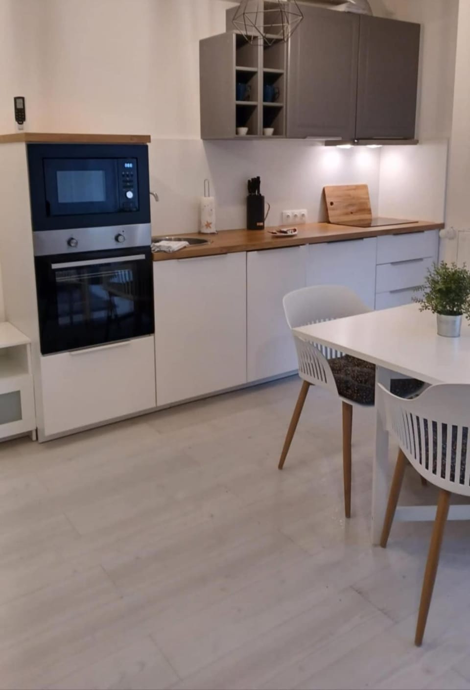 Kitchen or kitchenette, Dining area, dishwasher, stove