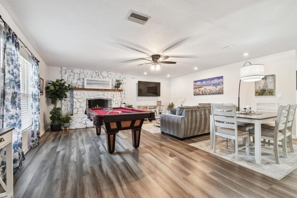 TV and multimedia, Living room, Dining area