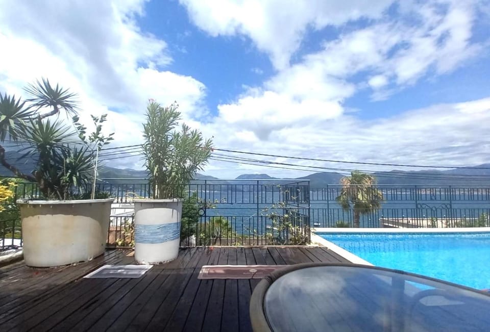Balcony/Terrace, Mountain view, Sea view, Swimming pool, sunbed