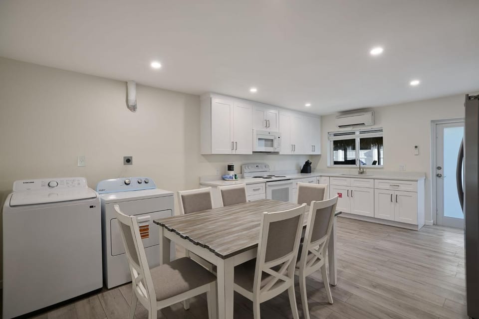 Renovated Ground Floor 3BR Residence with Pool and Spa at Margarita Mansion House in Estero Island