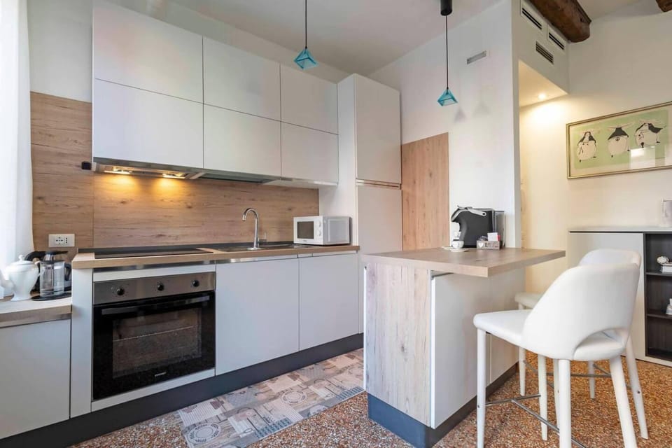 Pozzo d’ oro apartament 2 canal view primo piano Apartment in Venice