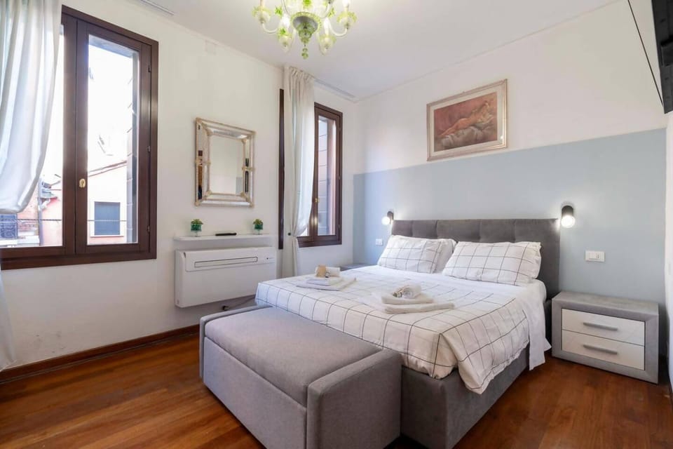 Pozzo d’ oro apartament 2 canal view primo piano Apartment in Venice