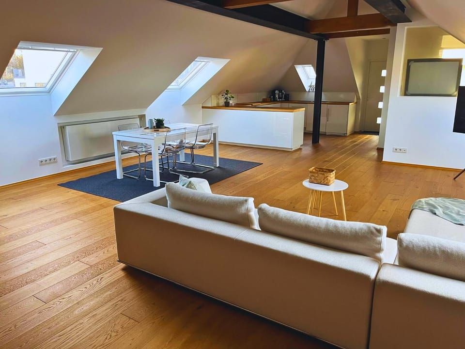 TV and multimedia, Kitchen or kitchenette, Living room