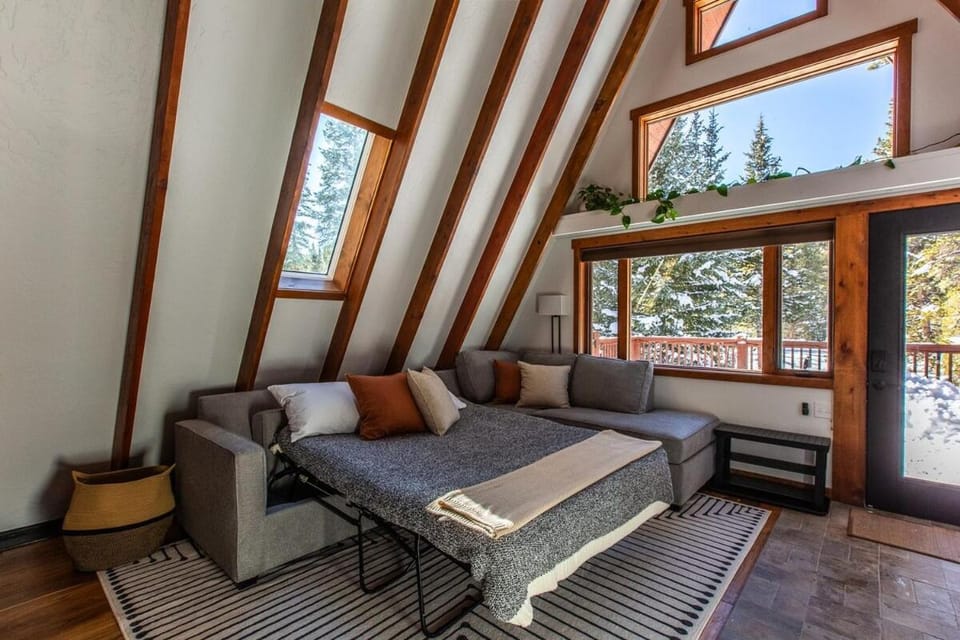 Bed, Living room