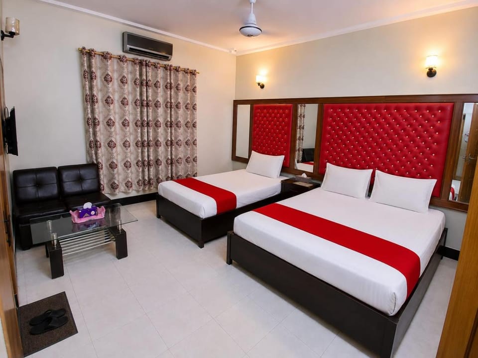 BNB Rose Lodge Family Guest House Bed and Breakfast in Karachi